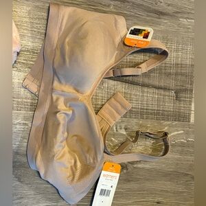 Warner’s bra. Medium. New with tags